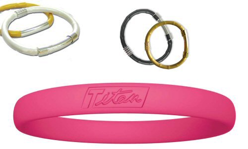 erste Generation an Armb&auml;nder war die hippe BasicLine. Eine schlichte Sportversion, bei welcher in einem aufw&auml;ndigen Prozess karbonisiertes Titan, Turmalin und Keramik ins allergenfreundliche Silikon Armband eingearbeitet wurde. Der Turmalin ist die natürliche Quelle von Negativ Ionen als auch der Ferninfrarot Strahlung 